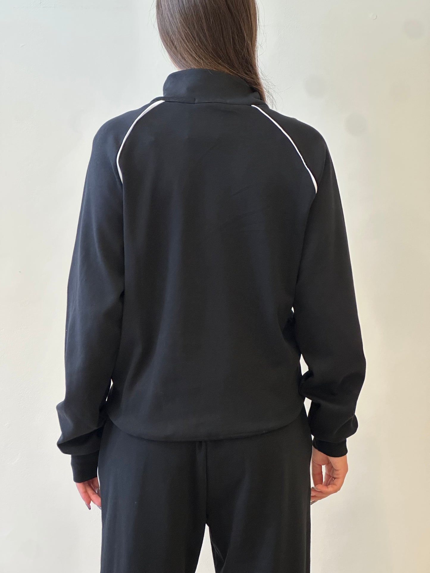 PLEASE COMPLETO TUTA